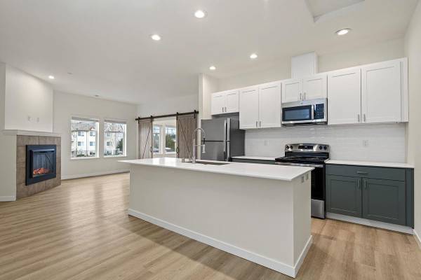 $1,732 / 2br - 967ft2 - Pantry, Green Initiative, Sparkling Resort Style Spa63995107521410123