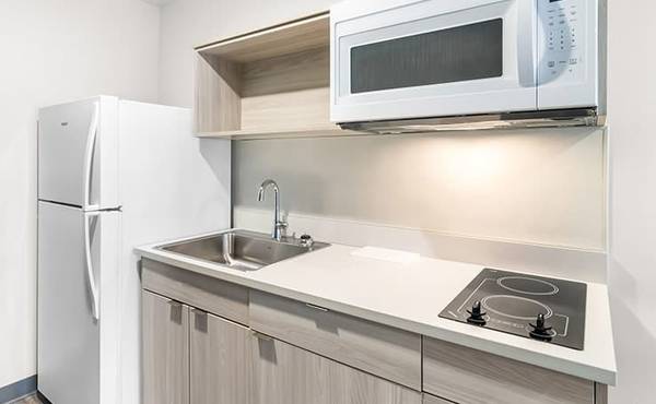 $1,200 / 1br - 4 miles from RV Hall of Fame & Museum, Low weekly and monthly rates (810 E Windsor Ave, Elkhart, IN)63665843948161124