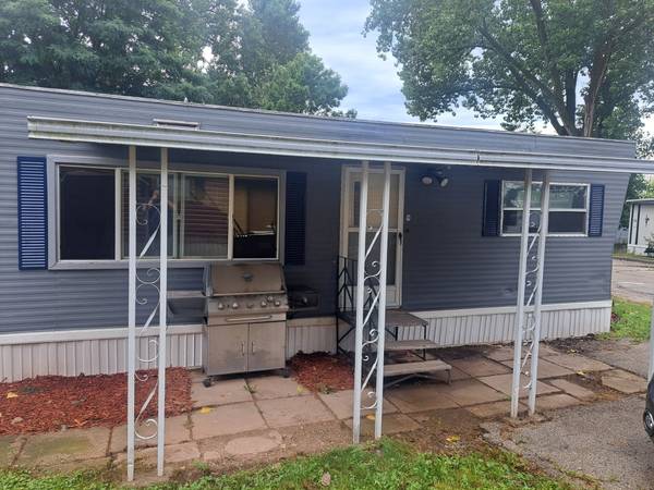$10,000 / 2br - Classic 1962 Mobil Home: A DIY Dream! With new paint and skirting! (Plymouth)63813311426561121