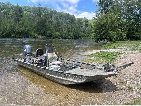 War Eagle 1754 River/Duck/Drift Boat w/ 115 hp Yamaha Jet Outboard 1