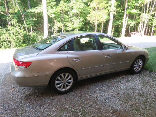 2007 Hyundai Azera Limited – 3.8 Litre V-6, 263 HP, FWD - $3,500 (Fort Mill)63613387962755121