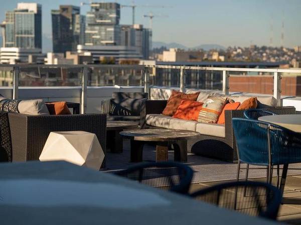 $3,115 / 2br - 892ft2 - Up to 1 Month Free! Exclusive Access to Rooftop with Skyline Views! (Capitol Hill, Seattle)63862287703683123