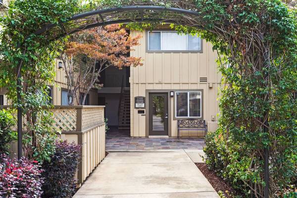 $2,595 / 516ft2 - Charming Mountain View Apartment Community! (mountain view)63868039916673120