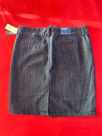 New Old Navy denim skirt in Junior size 6 1