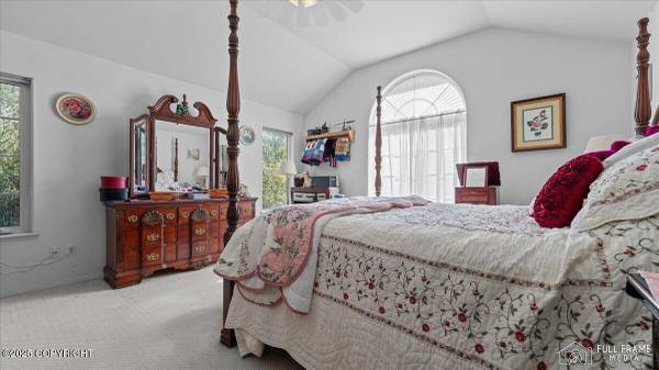 $789,000 / 4br - 3716ft2 - Comfortable Living Room With Unobstructed Mountain View (Palmer)64014174356227123