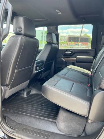 2022 Chevrolet Silverado 3500HD High - Photo 11