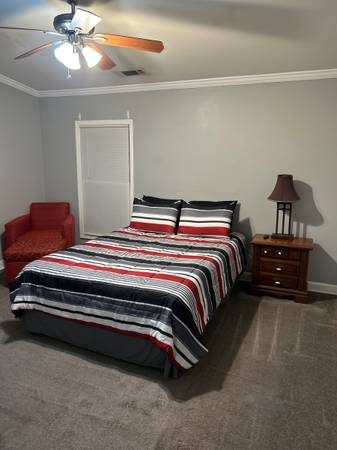 $250 / 1br - Looking for Clean, Mature, and Responsible FEMALE Guest! (Decatur)63964124544131124