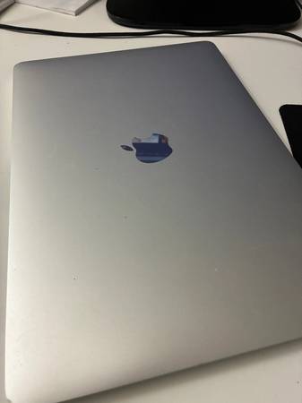 Apple MacBook Pro 13 in 2018 Silver/Intel Core i5 8th Gen. 2.30