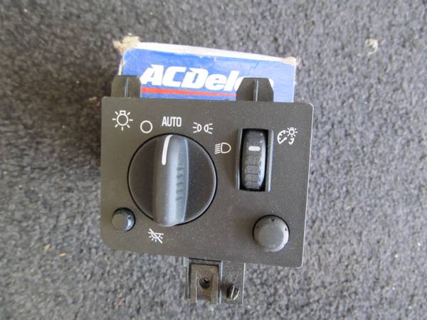 GM Headlight Switch for Colorado 1