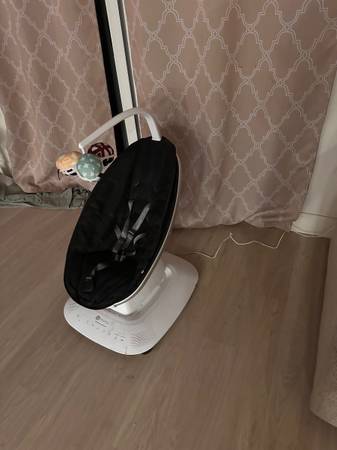 4 moms mamaroo swing 1