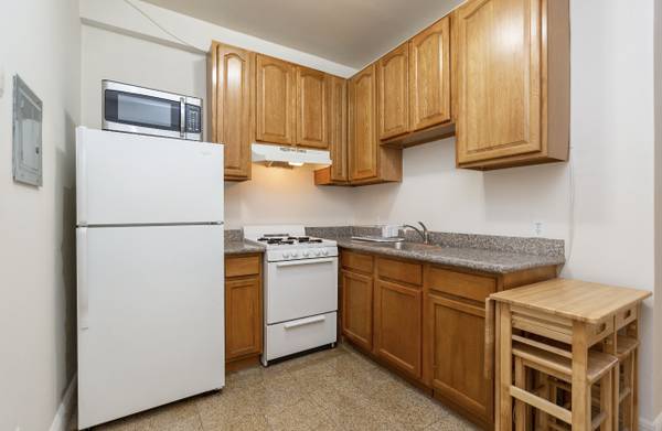 $1,350 / 1br - sunny room between chinatown and union square - female only (financial district)64030486030083123