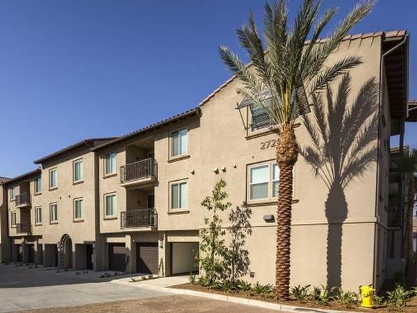 $2,887 / 2br - 1018ft2 - Vibrant Outdoor Deck, Quartz Countertops, Barbecue Grills (Dos Lagos)64028083186306120