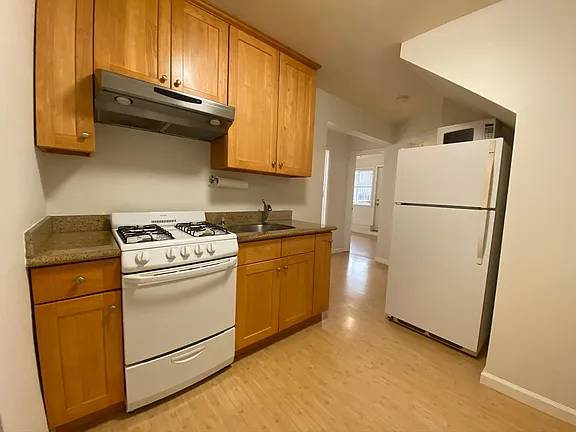 $1,299 / 1br - Spacious 1BR with Backyard Access – Prime Sunset Location63799516611843120
