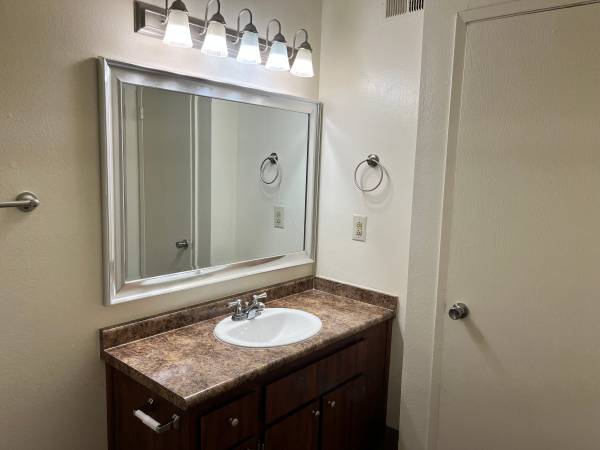 $1,720 / 2br - 1015ft2 - RARE APARTMENT AVAILABLE❕RENOVATED 2 BED 2 BATH HOME COMING SOON❕ (🐈PET FRIENDLY🐕‍🦺GREAT AMENITIES🏊🏽‍♂️,🏋🏽‍♀️,🏀,🧺,🍔)64008334005249124