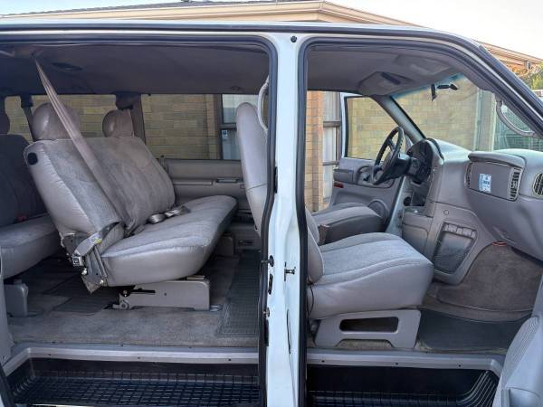 2003 GMC Safari - PASSENGER - Photo 9