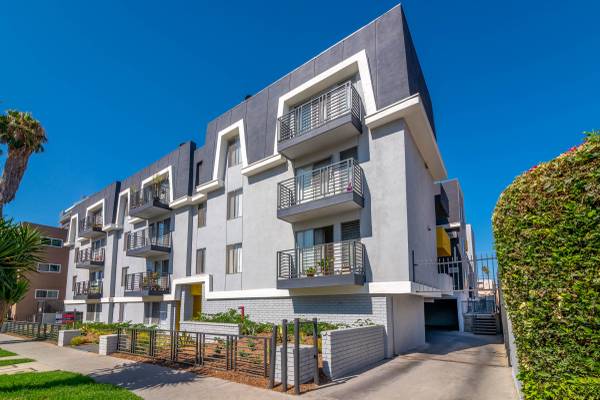 $1,895 / 1br - ¡VIVE AMANDO! En un GRAN DEPÓSITO individual. Oxford Ave (Koreatown)63840113760001120