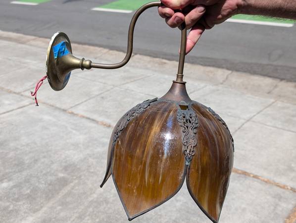 vintage STAINED GLASS TULIP LAMP 1