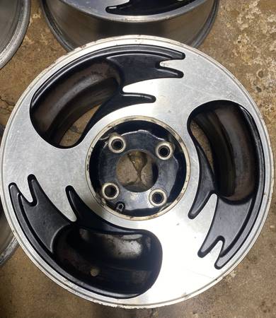 4 Alloy Rims 15-inch 4x114 - $250 (Waukegan, Gurnee, Lake Bluff, North Chicago, Grayslake, Zion)63471152546177121