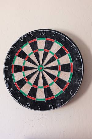 18" regulation standard sisal/bristle dart board w/ darts 1