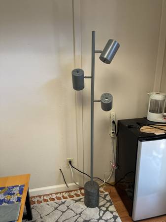 Standing task lamp 1