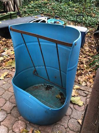 barrel feeder for livestock 1