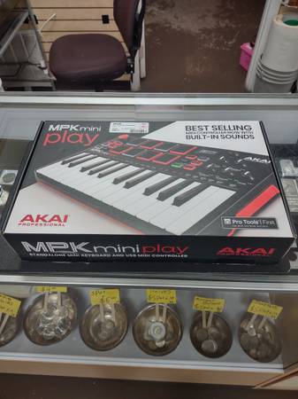 Akai MPKMini Keyboard (40871-1) 1