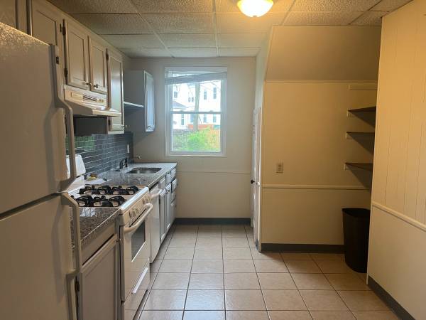$1,595 / 3br - LARGE 3 BD - CAMERON (NORWOOD)63974469742211122