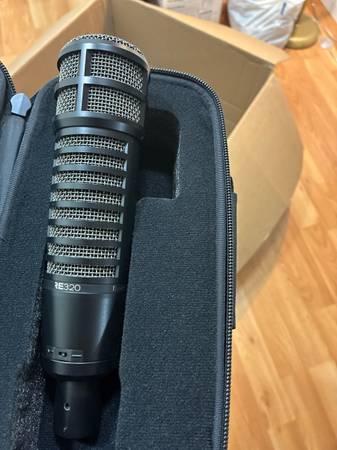 Two RE320 microphones and podcast equipment 1