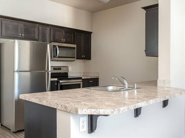 $1,645 / 2br - MOVE IN for $1000 & GET a FREE MONTH - Community WiFi - Comfortable (Vancouver)63956503392771122