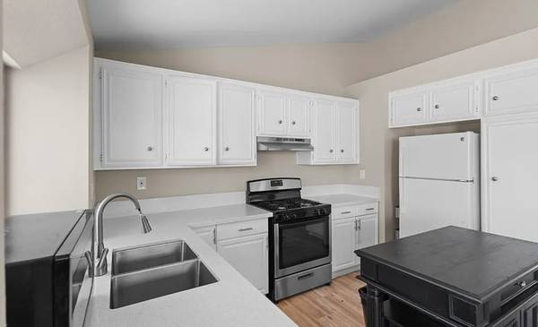 $2,900 / 3br - Rates have fallen and home prices have lowered ,now is the time to buy (torrance)63829303007619124