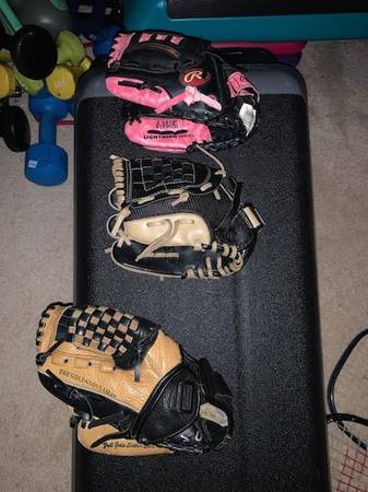 Left Handed Baseball Gloves 1