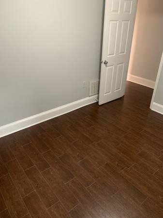 $1,350 / 2br - 950ft2 - Sunny Apartment! (Washington)64040195837315121