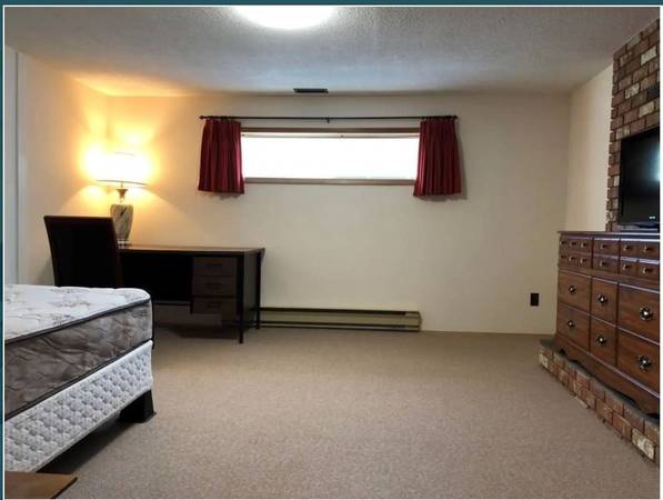 A Private Room near BCIT, Metrotown, Brentwood 1