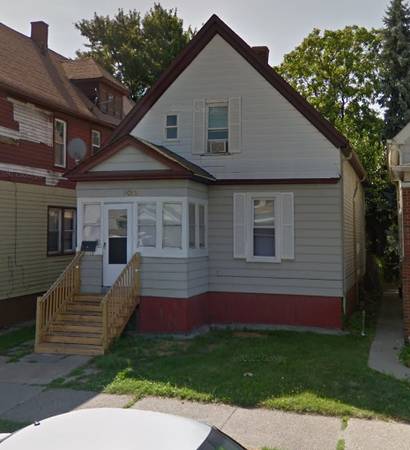 2BR  first floor flat in Hamtramck for rent 1