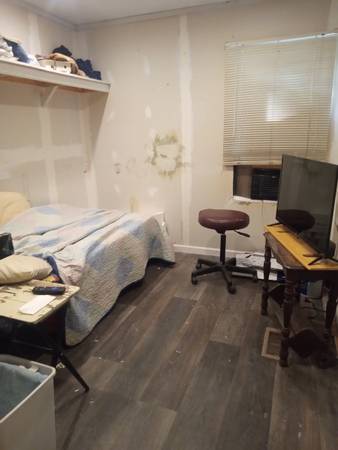 $300 / 3br - Habitación agradable para mujer (Tyler)64037557668738124