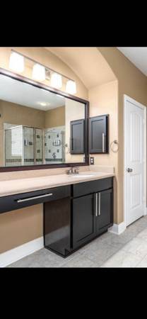 $530 / 2br - 700ft2 - SSpacious Master & Private Bedroom - Perfect for Professionals! (Manhattan)63827342864899122