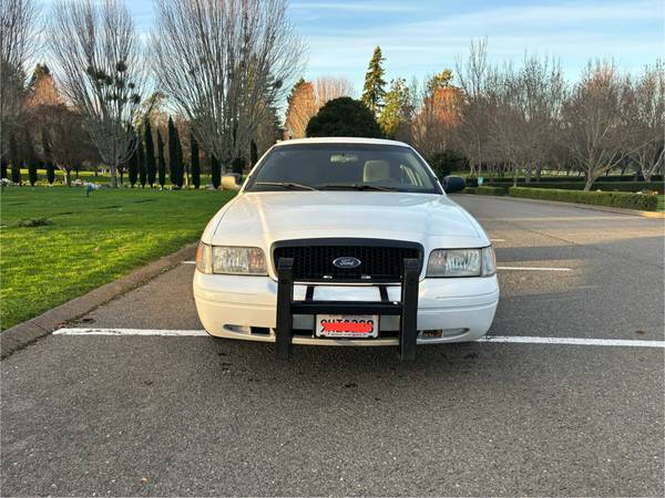 CROWN VIC 2011 - $5.000 (sebastopol)63470223842689122