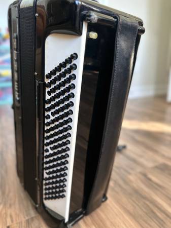 Vendo acordeon 1