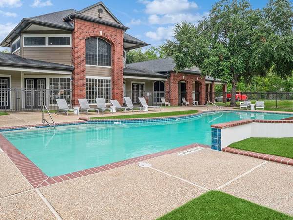 $1,610 / 4br - 1393ft2 - Intrusion alarms, Playground, Washer and dryer connections (CONROE)63906678025347120