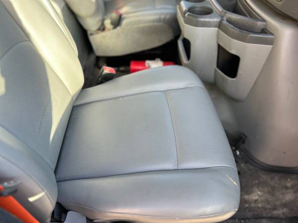2014 Ford E350 - Photo 8