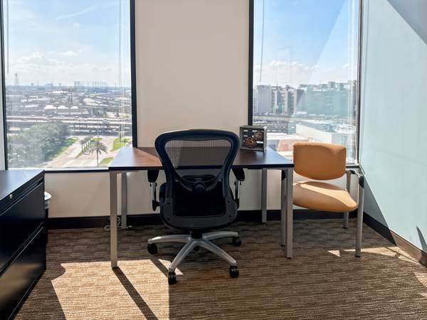 $555 🌟 Elegante oficina en el centro con vista – ¡Potencia tu jornada laboral! 🌇 (Downtown)63792221159553124