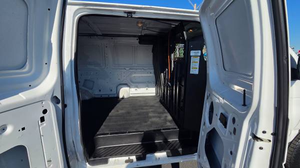 2013 Ford E250 - Photo 12
