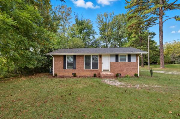 $1740.00 / 3br - 885ft2 - 7211 Hambright Road – Huntersville, NC63925205557506120