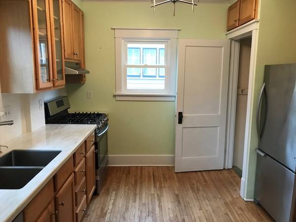 $2,100 / 2br - OTOÑO 2026-2027! Casa de 2 dormitorios en el centro de Iowa City! ¡Camina a clase! (423 Melrose Court Iowa City IA)63976401612546123