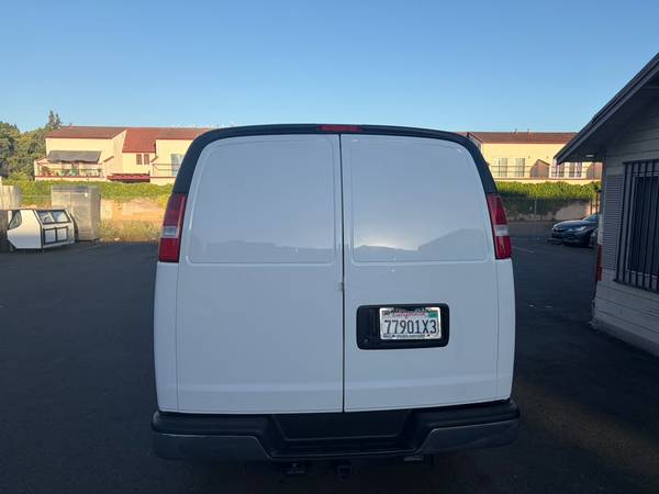 2023 Chevrolet Express 2500 - Photo 5