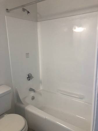 $1,959 / 2br - 860ft2 - FOXBORO H/HW, Oak Kitchen w/micro, patio. Near 106/140/95/495/Shopping (Foxboro)63996547289474123
