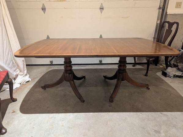 Vintage Mahogany Banded Henredon Dining Table and 4 Dining Chairs - $350 (Hillsborough)63470912878593122
