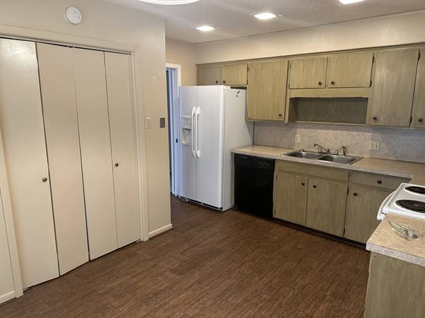 $1700.00 / 3br - 1539ft2 - Spacious Triplex on Fairmont64037558399106124
