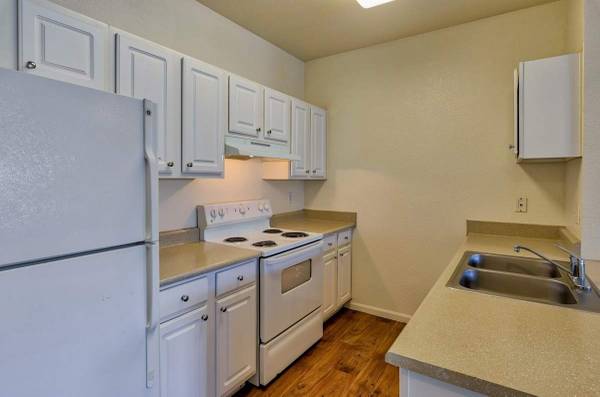$1,249 / 2br - 1051ft2 - Business Center, Off Street Parking, High Ceilings (Select Units) (1040 Highland Vista Ave, Castle Rock, CO)63679423326977124