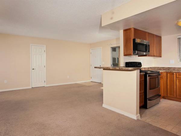 $3,295 / 3br - ¡VEN A VISITAR! 1 MES GRATIS + 3H MUY BUSCADO + AIRE ACONDICIONADO INCLUIDO, CARGA PARA VEHÍCULOS ELÉCTRICOS (La Mesa)63701744084993122